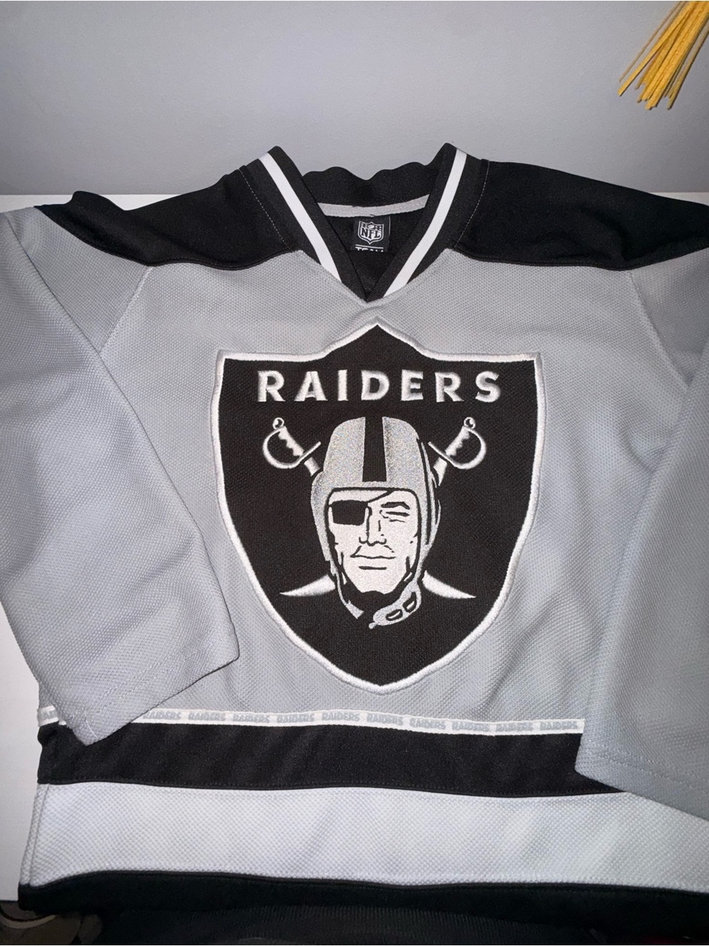 NFL Team Apparel Las Vegas Raiders graphic pullover YOUTH